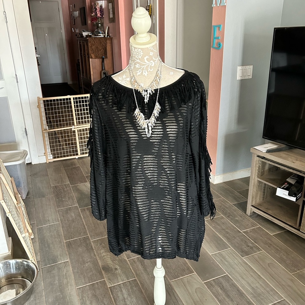 This is a sheer top in Blk.  Can wear this over  b/s, or a teddy.